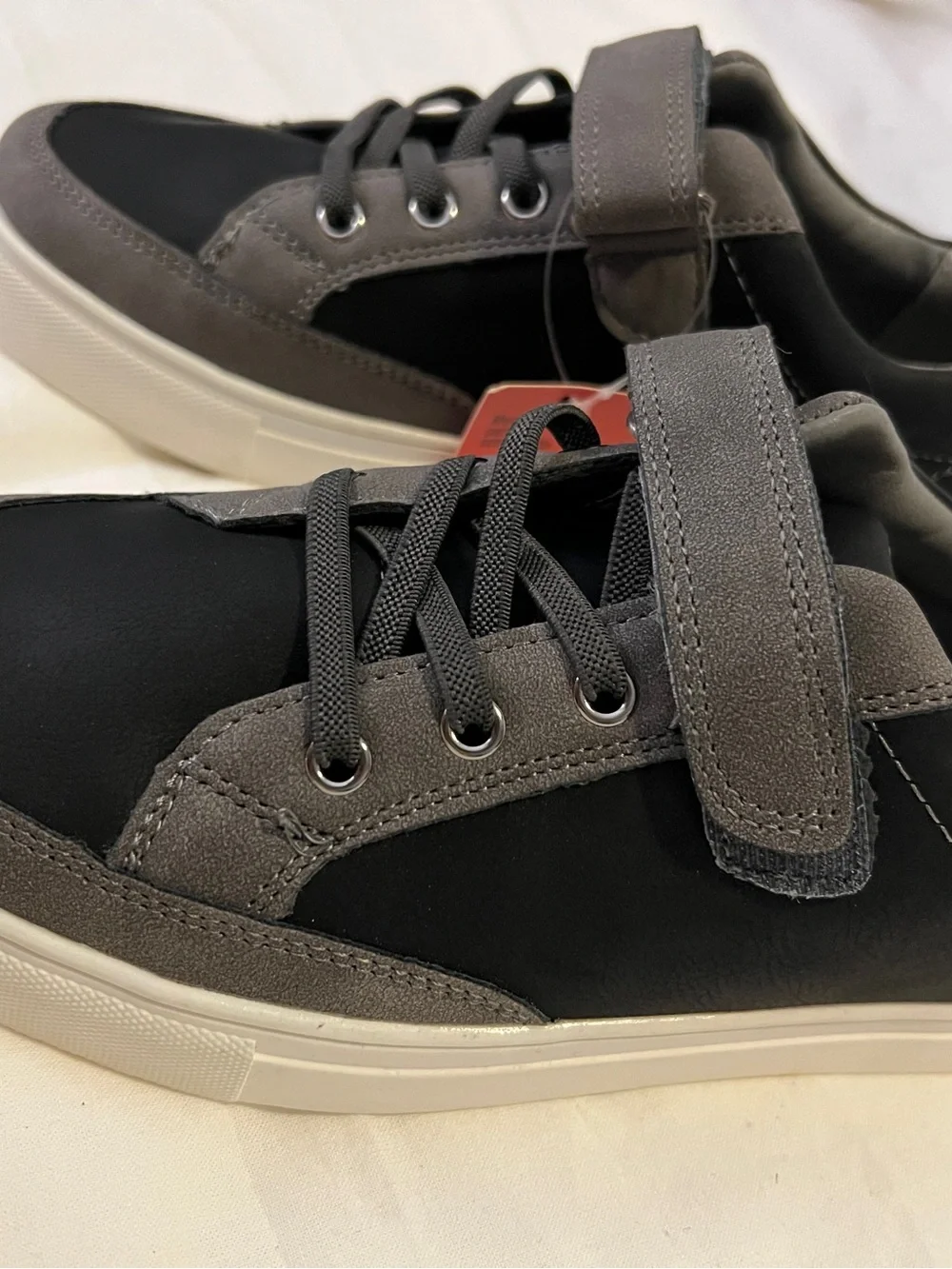 Boy’s Black and Gray Casual Elastic No-Tie Sneakers Size 4